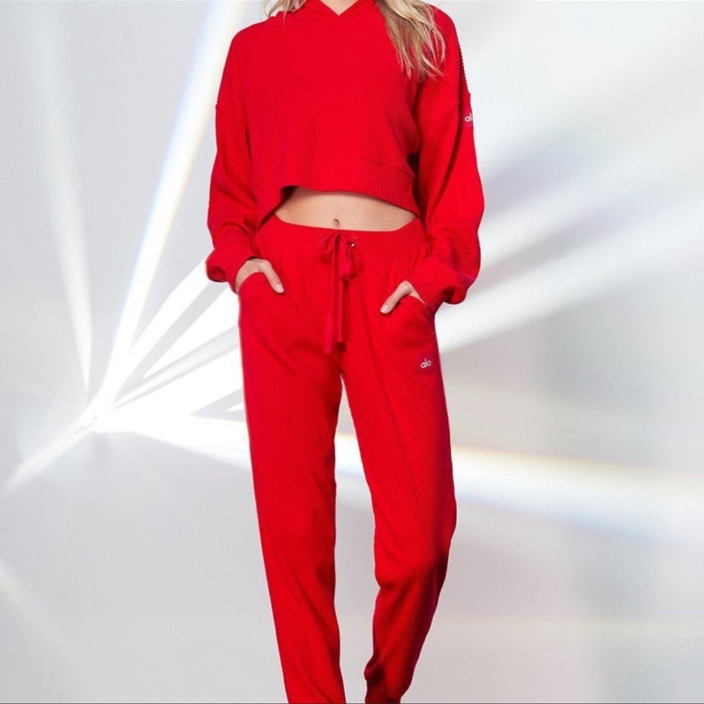 ALO yoga Muse Sweatpants, Size Medium, Red